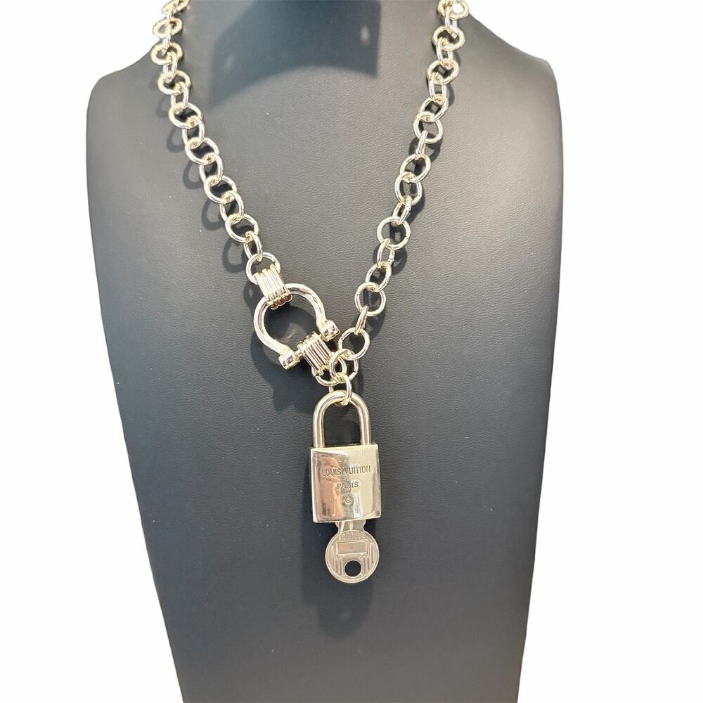 Louis Vuitton Lock & Key #201 w/a Gold Chain Necklace 16 Inch Shackle Clasp - Picture 2 of 9